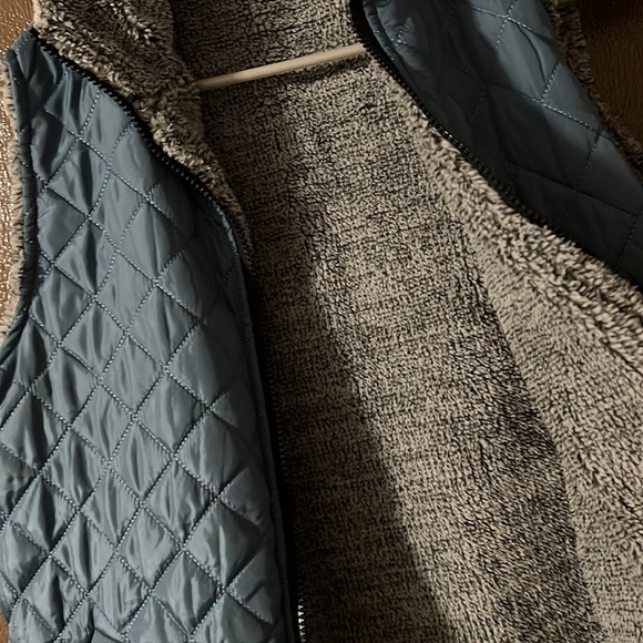 Turquoise reversible vest - Picture 2 of 2